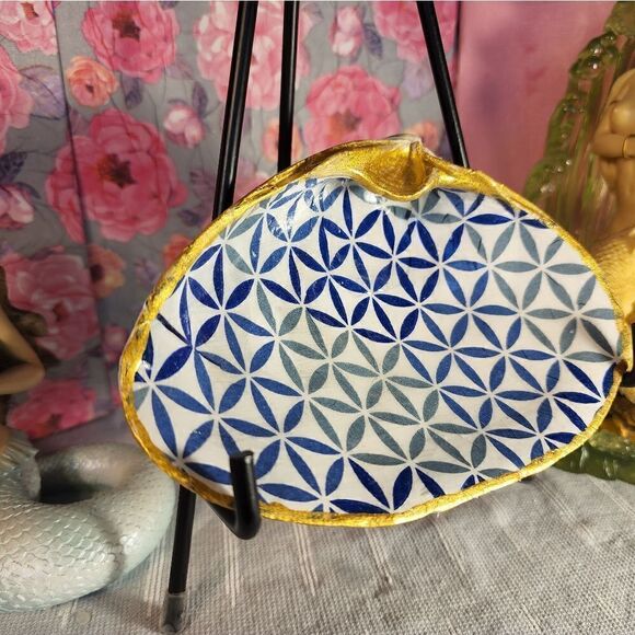 DECOUPAGE CLAM SHELL DECOUPAGE BLUE PATTERN CLAM SHELL TRINKET DISH - Picture 2 of 8